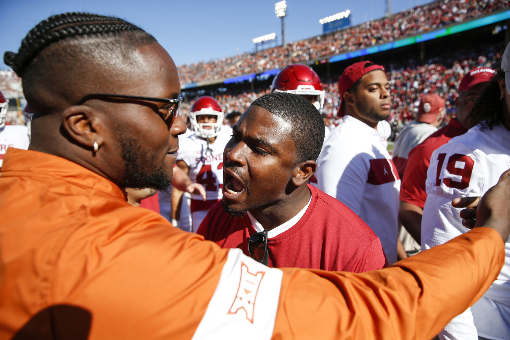 Notebook: Tackles make surprise start; both teams get pregame penalty flag after trash talk